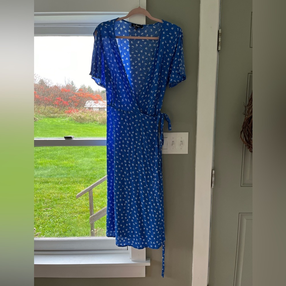 Lulus Maretta Blue and White Floral Print Wrap Midi Dress